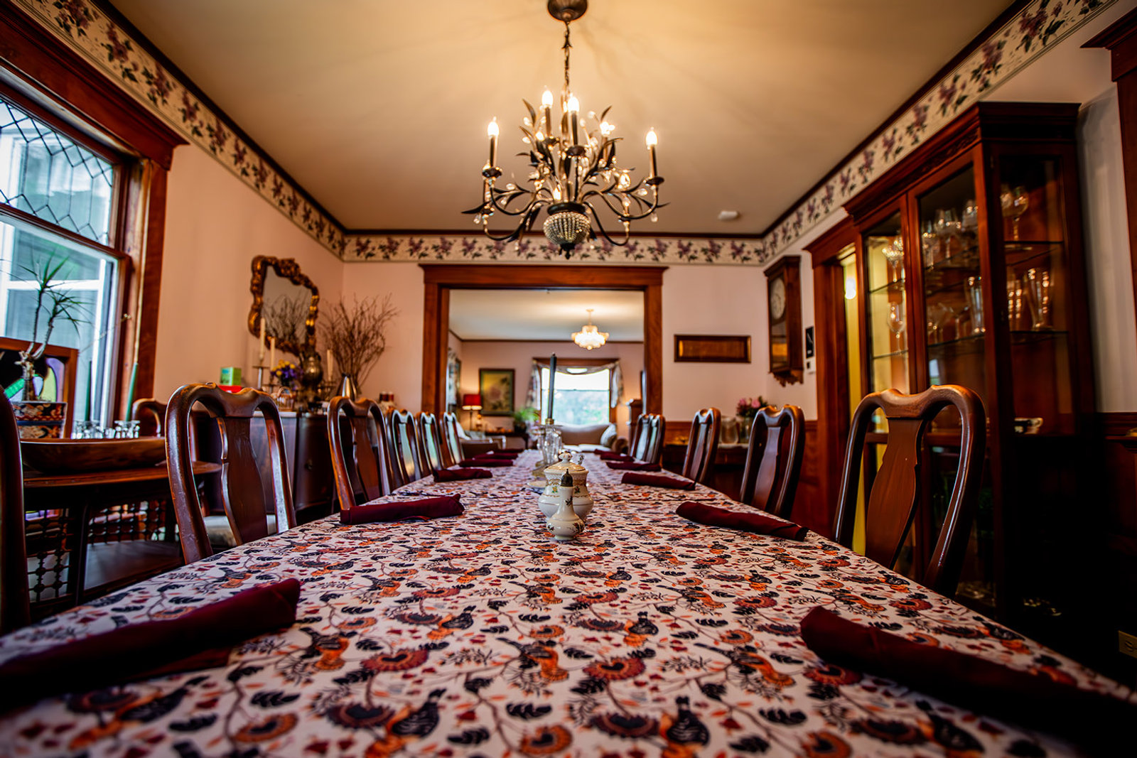 Long table in the Mad River Inn dining room