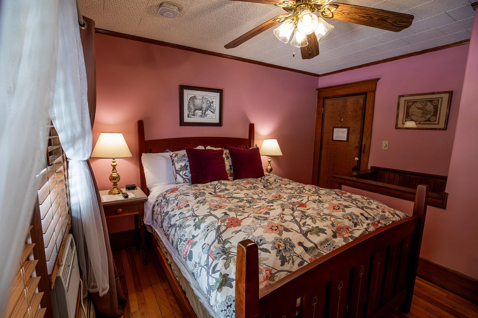 Ascutney Room, bed with ceiling fan