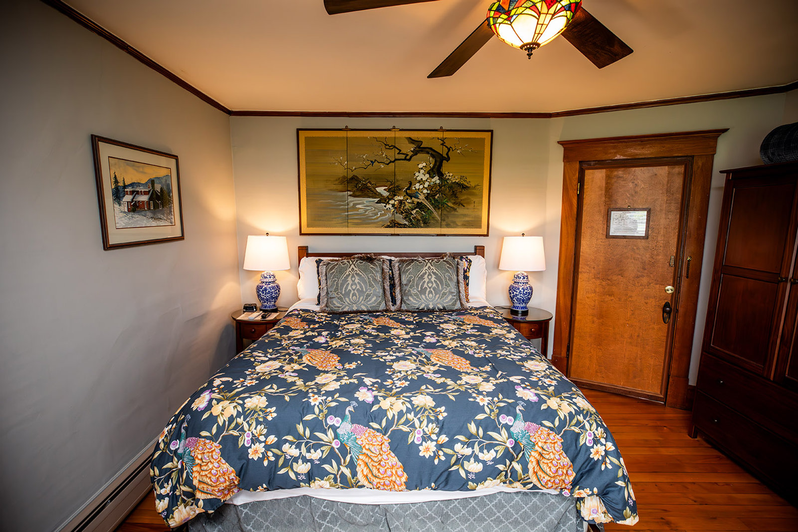 Grafton Room, queen bed
