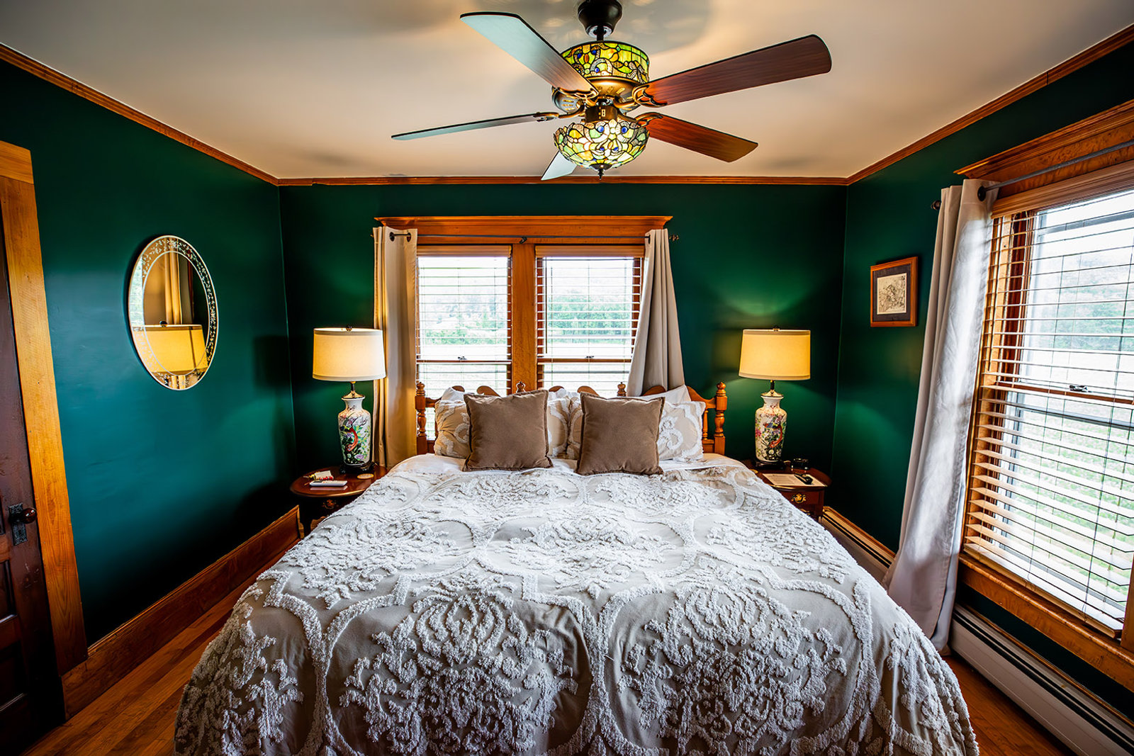 Mansfield Room, king bed with two side lamps